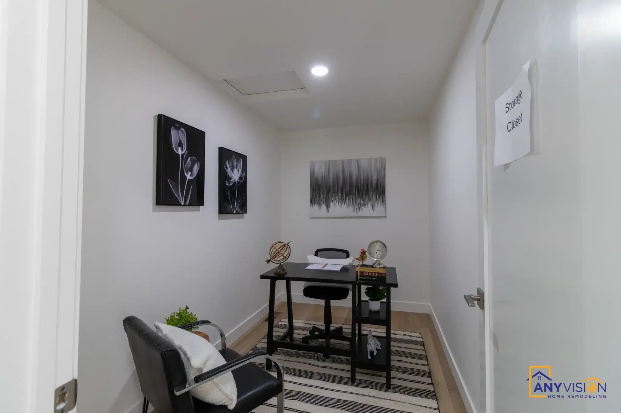 Study nook fitted into the landing