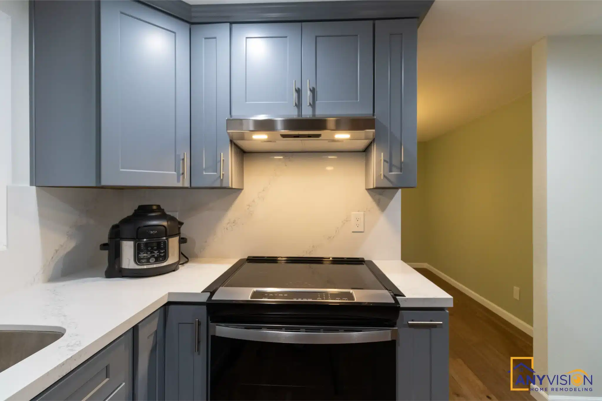 Range wall with quartz backsplash carried up from the counter, Duvall