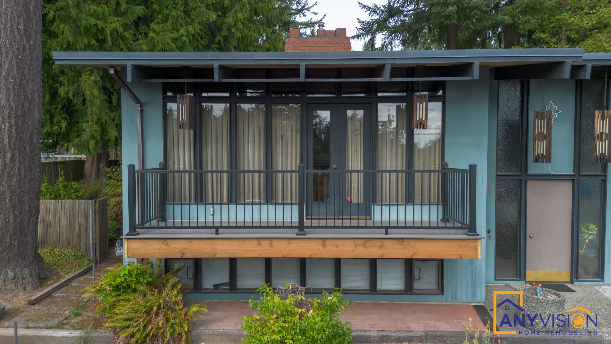 Vertical timber screening between posts on the covered deck