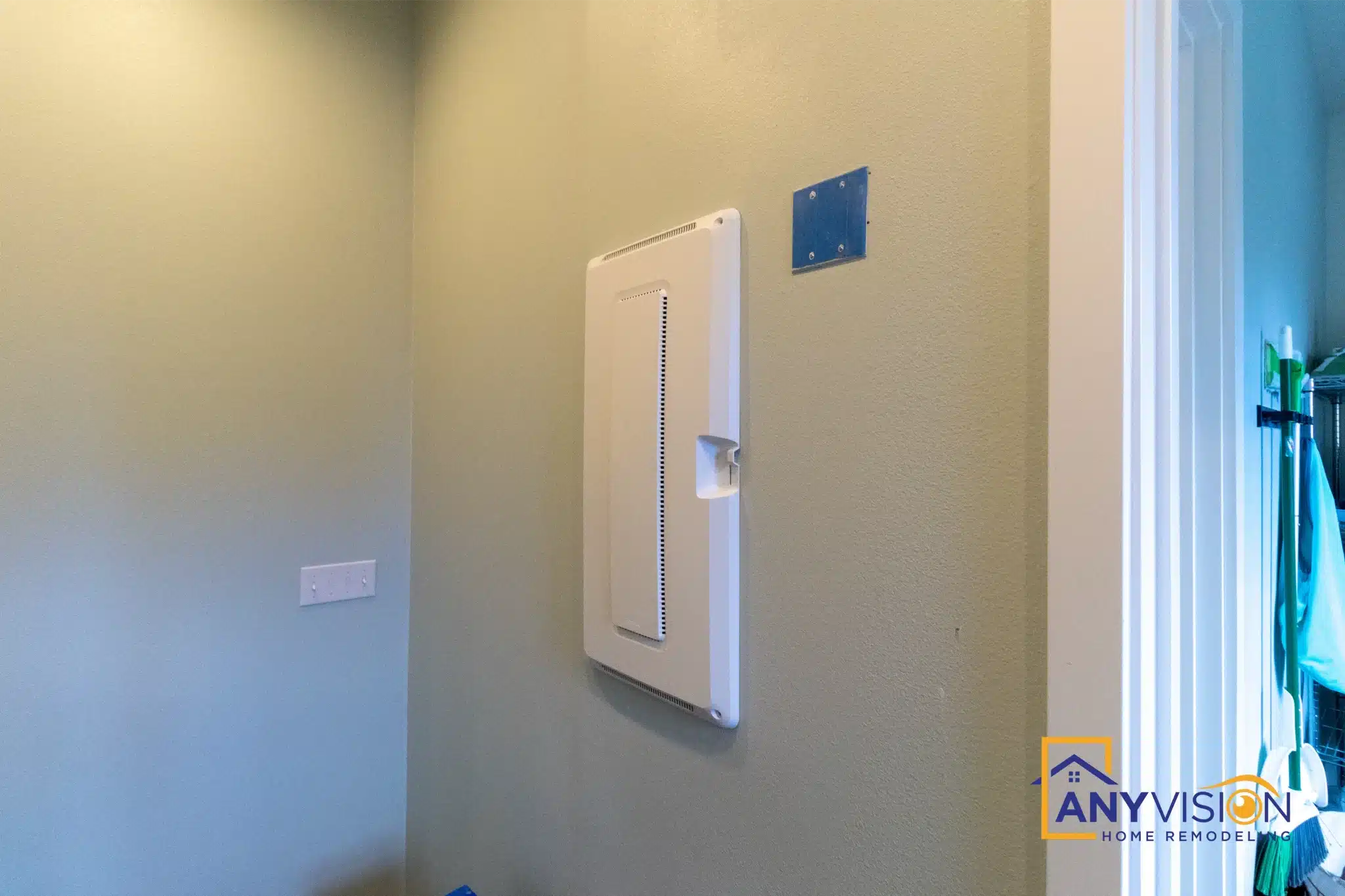 Wall detail with switch plate beside the doorway